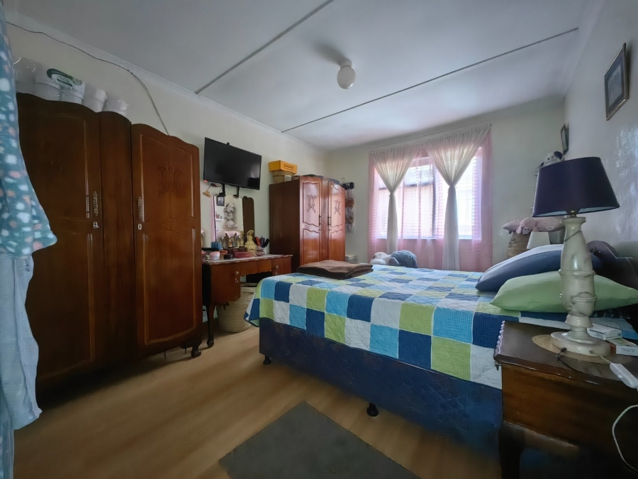 6 Bedroom Property for Sale in Roosendal Western Cape